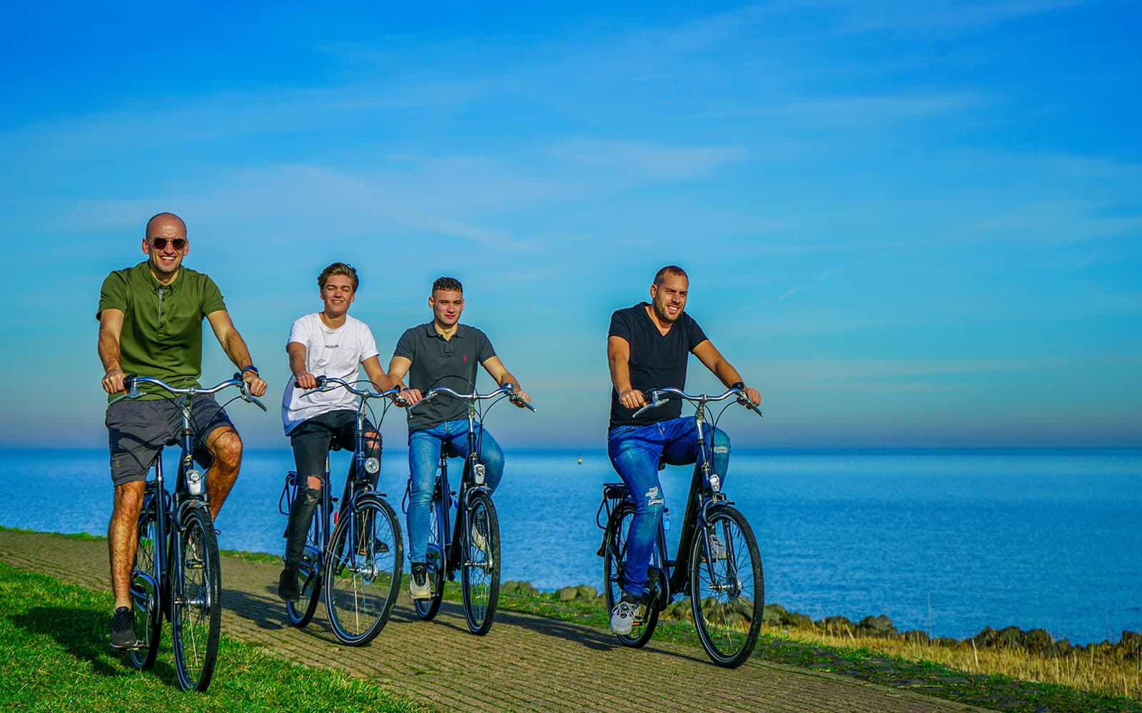 Volendam: E-Bike Rental with Countryside Route Suggestions