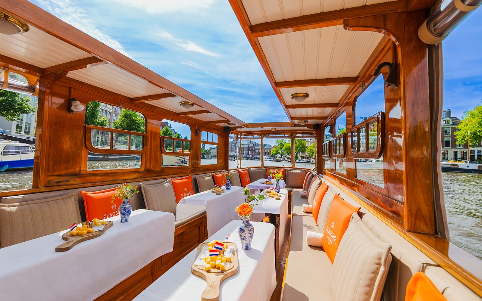 Amsterdam: Luxury Classic Cruise with Unlimited Cheese & Wine