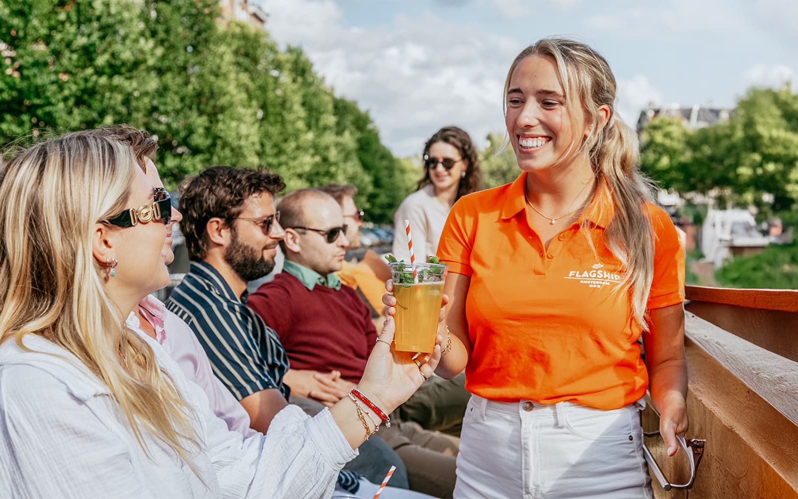 Amsterdam: Luxury Evening Canal Cruise with Bar on Board tickets in Amsterdam - Attractions | TickYourList