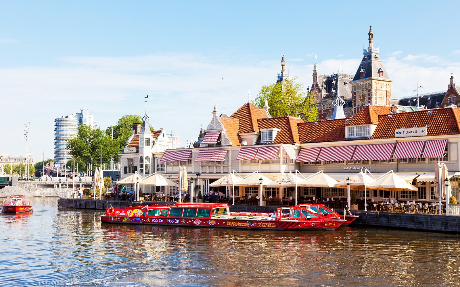 Combo (Save 10%): Amsterdam Hop-on Hop-off Bus Tour + The Amsterdam Dungeon Tickets in Amsterdam - Features | TickYourList