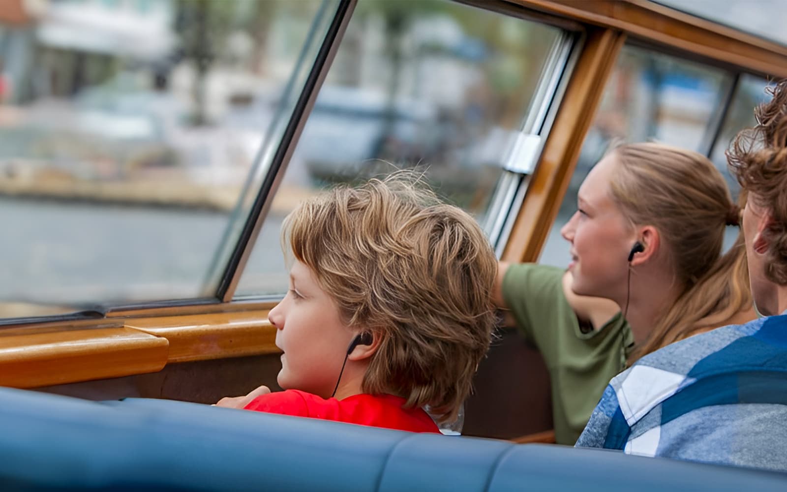 Amsterdam: 1-Hour Sightseeing Canal Cruise tickets in Amsterdam - Features | TickYourList