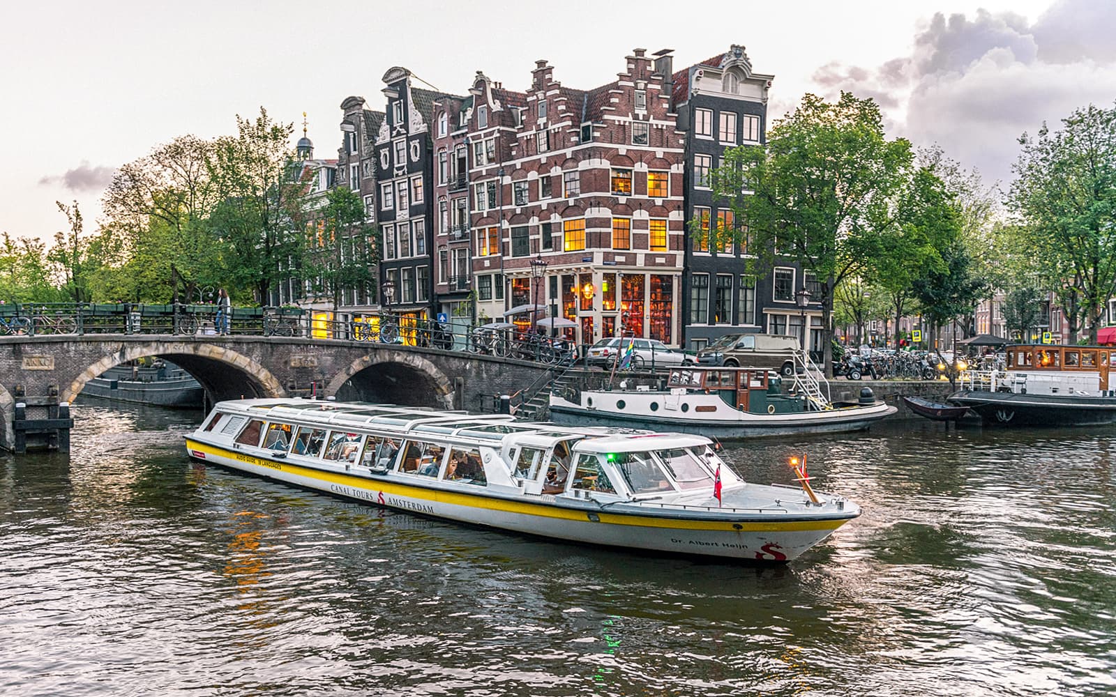 Amsterdam: Evening Cruise with Pizza or Burger and Drinks tickets in Amsterdam - Attractions | TickYourList