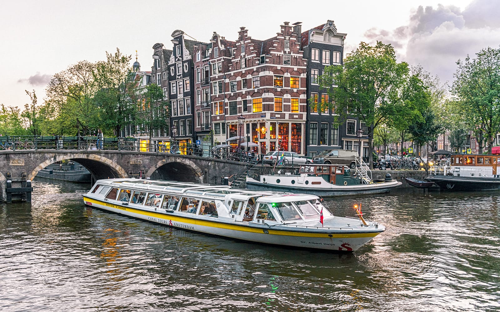 Amsterdam: Evening Cruise with Pizza or Burger and Drinks tickets in Amsterdam - Attractions | TickYourList