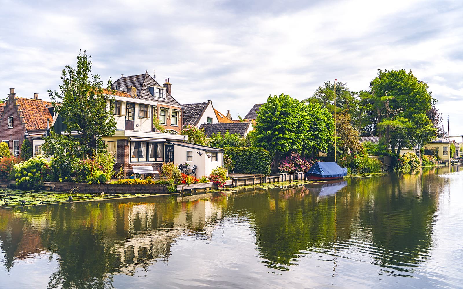 From Amsterdam: Zaanse Schans, Volendam, and Marken Guided Tour tickets in Amsterdam - Features | TickYourList