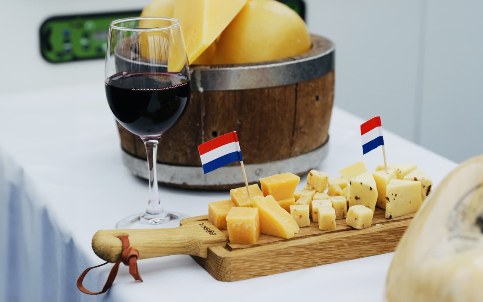 Amsterdam Light Festival Cruise with Cheese and Wine