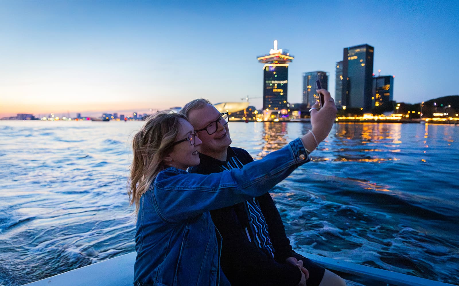 Amsterdam: Valentine’s Evening Cruise by Blue Boat