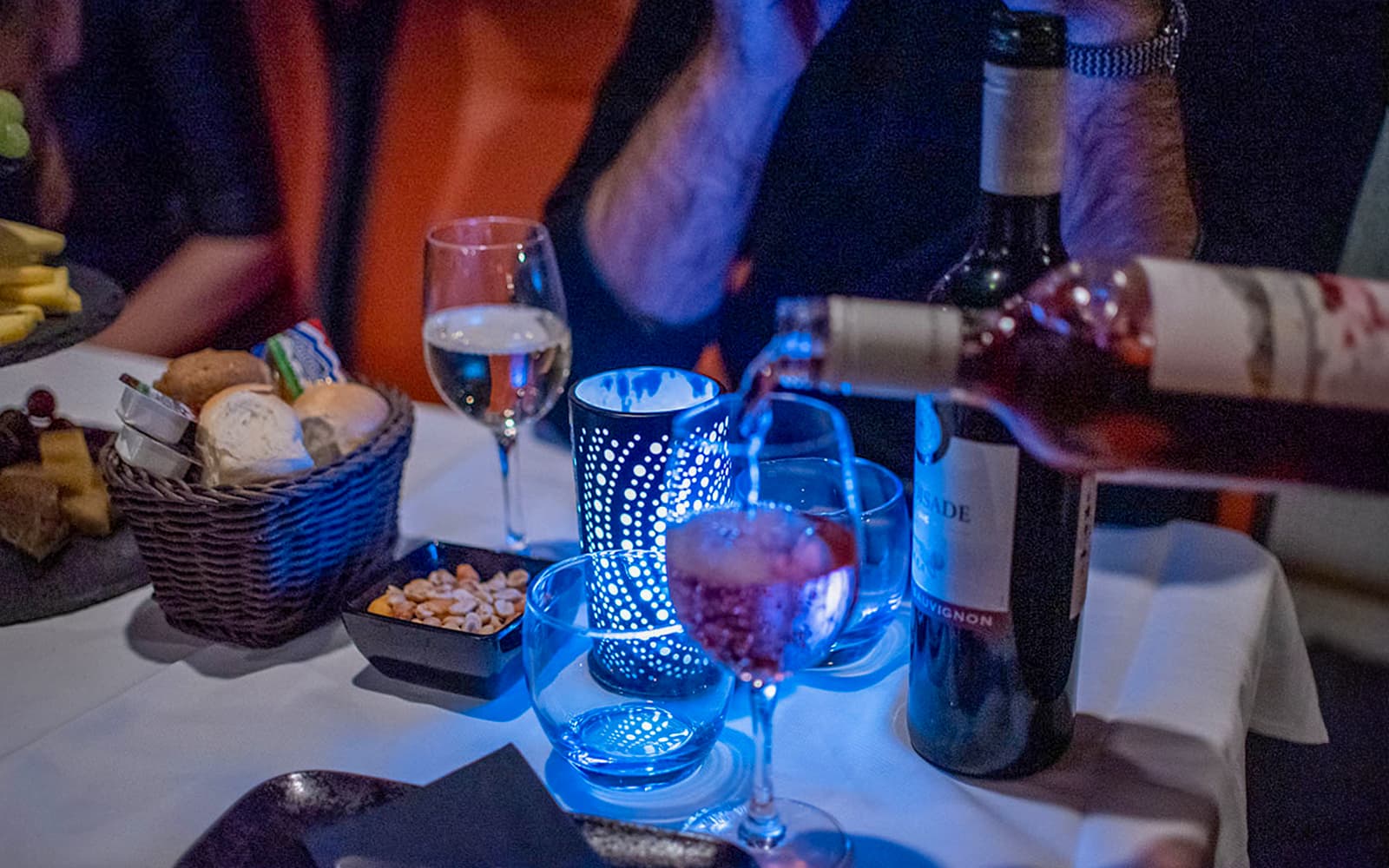 Amsterdam: Valentine’s Evening Cruise by Blue Boat tickets in Amsterdam - Features | TickYourList
