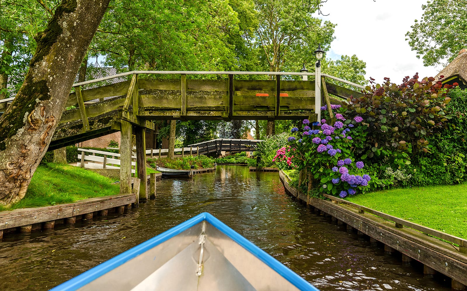 From Amsterdam: Giethoorn Small-Group Day Tour with Electric Boat Ride tickets in Amsterdam - Attractions | TickYourList