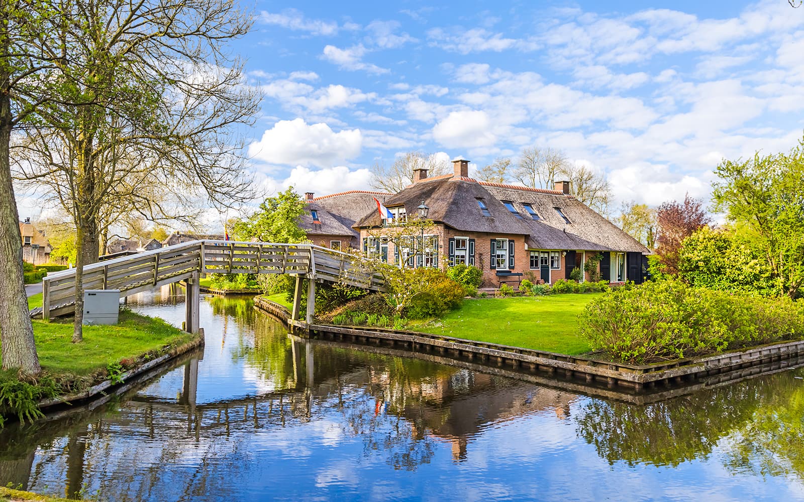From Amsterdam: Giethoorn Small-Group Day Tour with Electric Boat Ride tickets in Amsterdam - Highlights | TickYourList