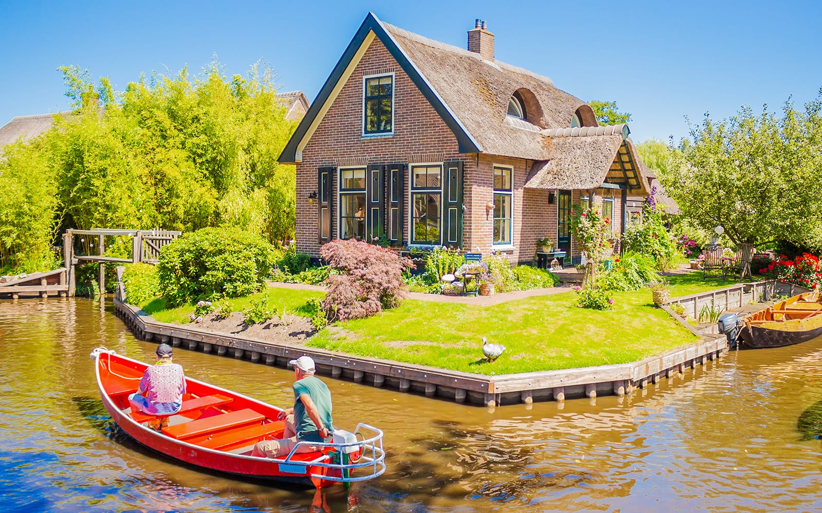 From Amsterdam: Giethoorn Small-Group Day Tour with Electric Boat Ride tickets in Amsterdam - Features | TickYourList