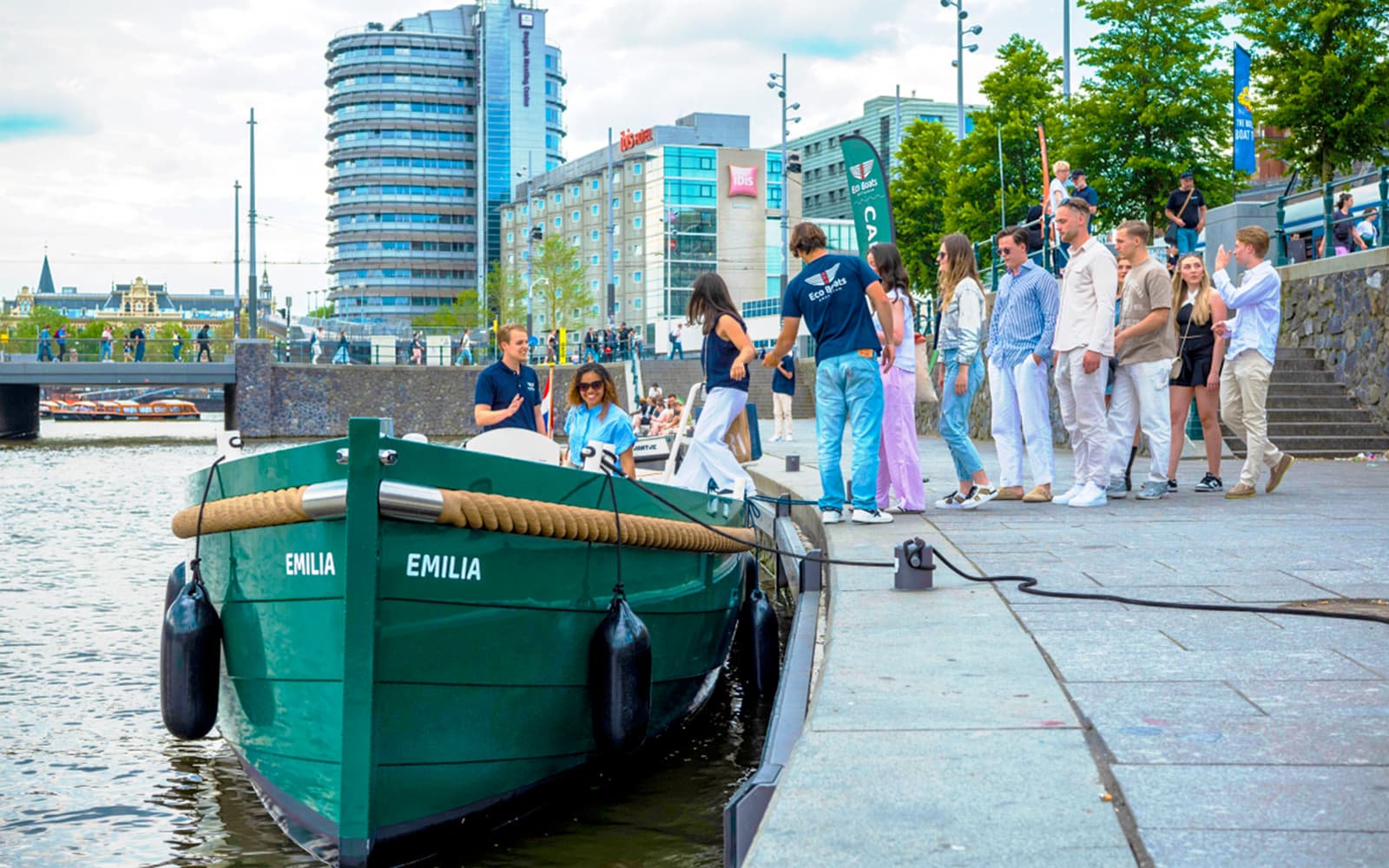 Amsterdam: Eco-Friendly Canal Cruise with Onboard Bar tickets in Amsterdam - Features | TickYourList