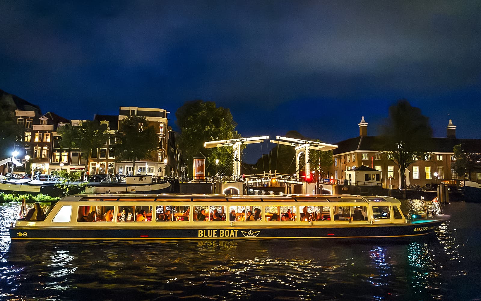 90-min Happy Holidays Evening Cruise in Amsterdam tickets in Amsterdam - Features | TickYourList