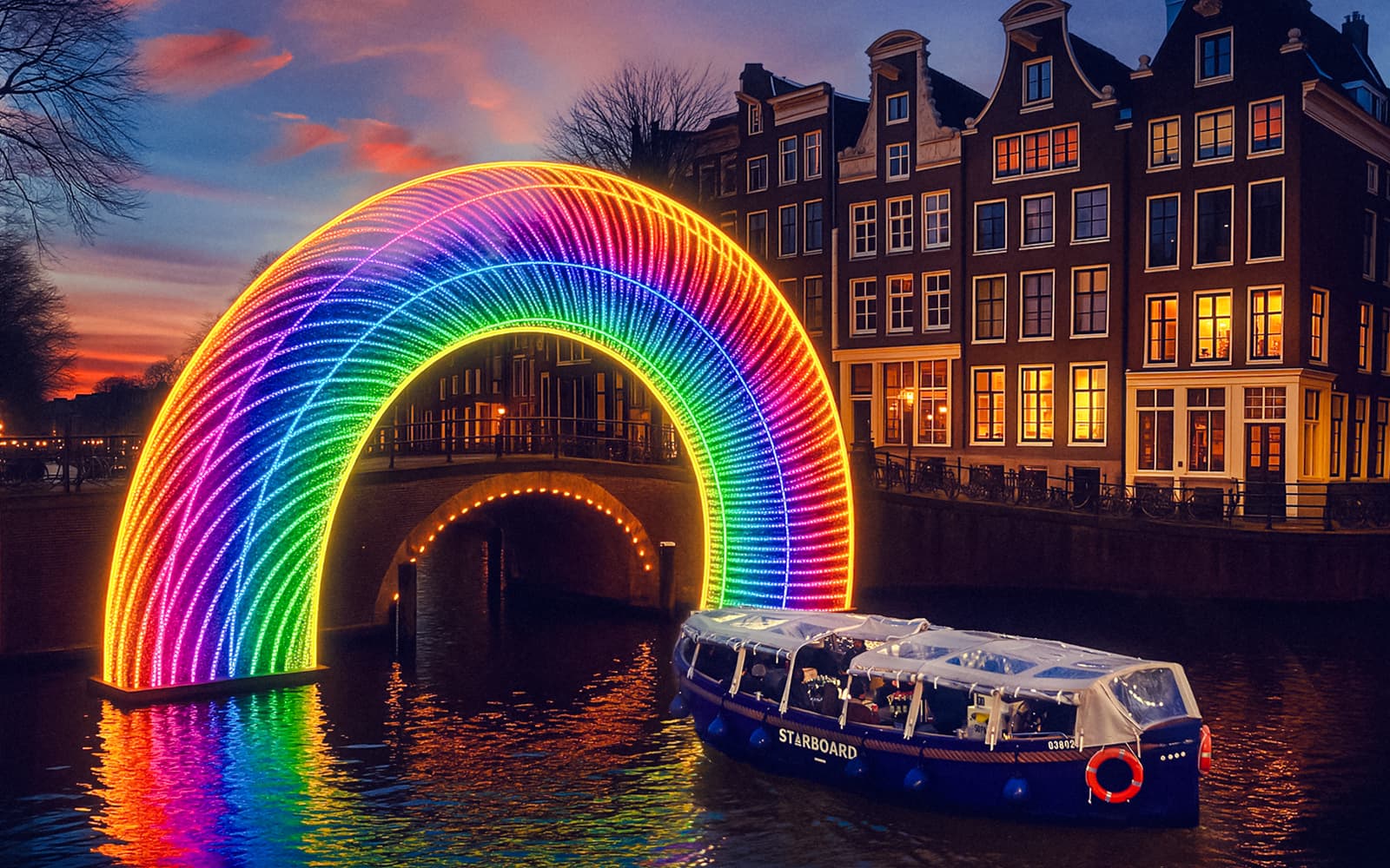 Amsterdam Light Festival: 90-Min Extended Luxury Cruise with Unlimited Drinks or Prosecco