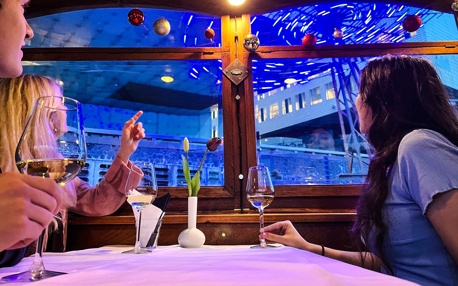 Amsterdam Light Festival: 90-min Extended Luxury Cruise with Optional Drinks