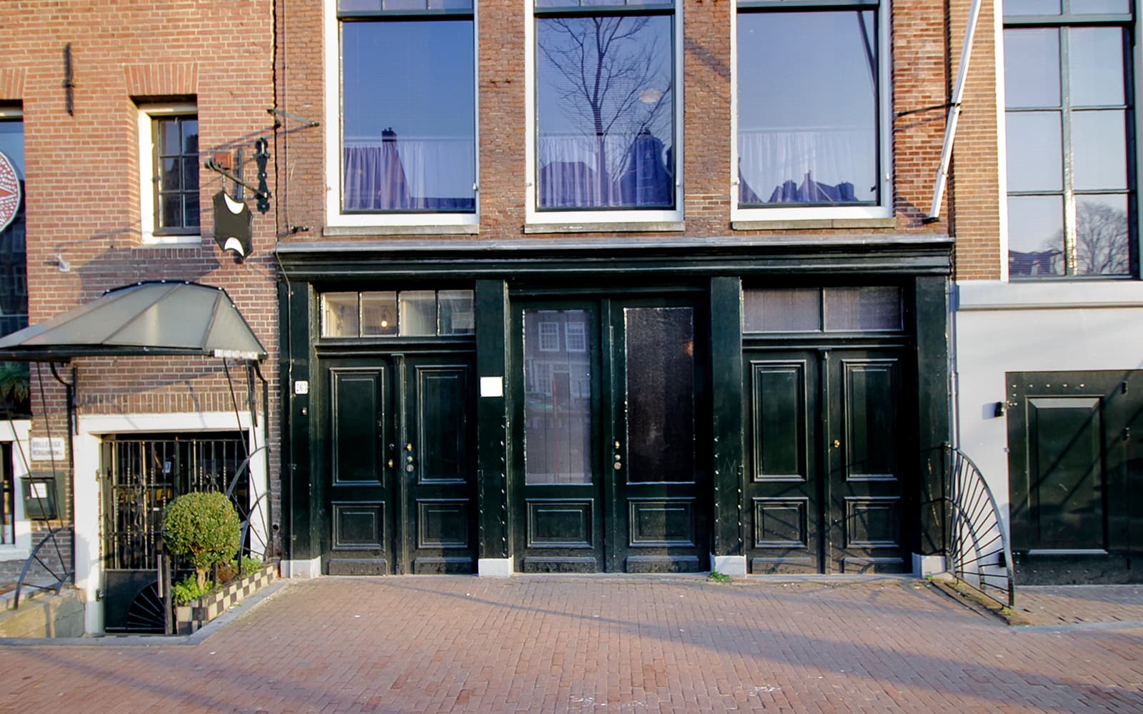 Combo (Save 14%): Anne Frank Neighbourhood Walking Tour with Anne Frank House Tickets + 1-hour Amsterdam Canal Cruise in Amsterdam - Activities | TickYourList