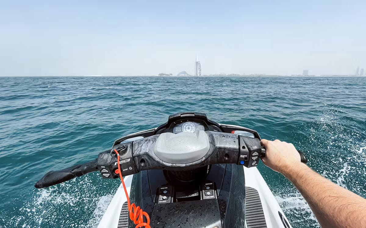 15c1bc7f35e0a89d68e3f1fb0c946460-JetskifacingtheBurjAlArab.avif