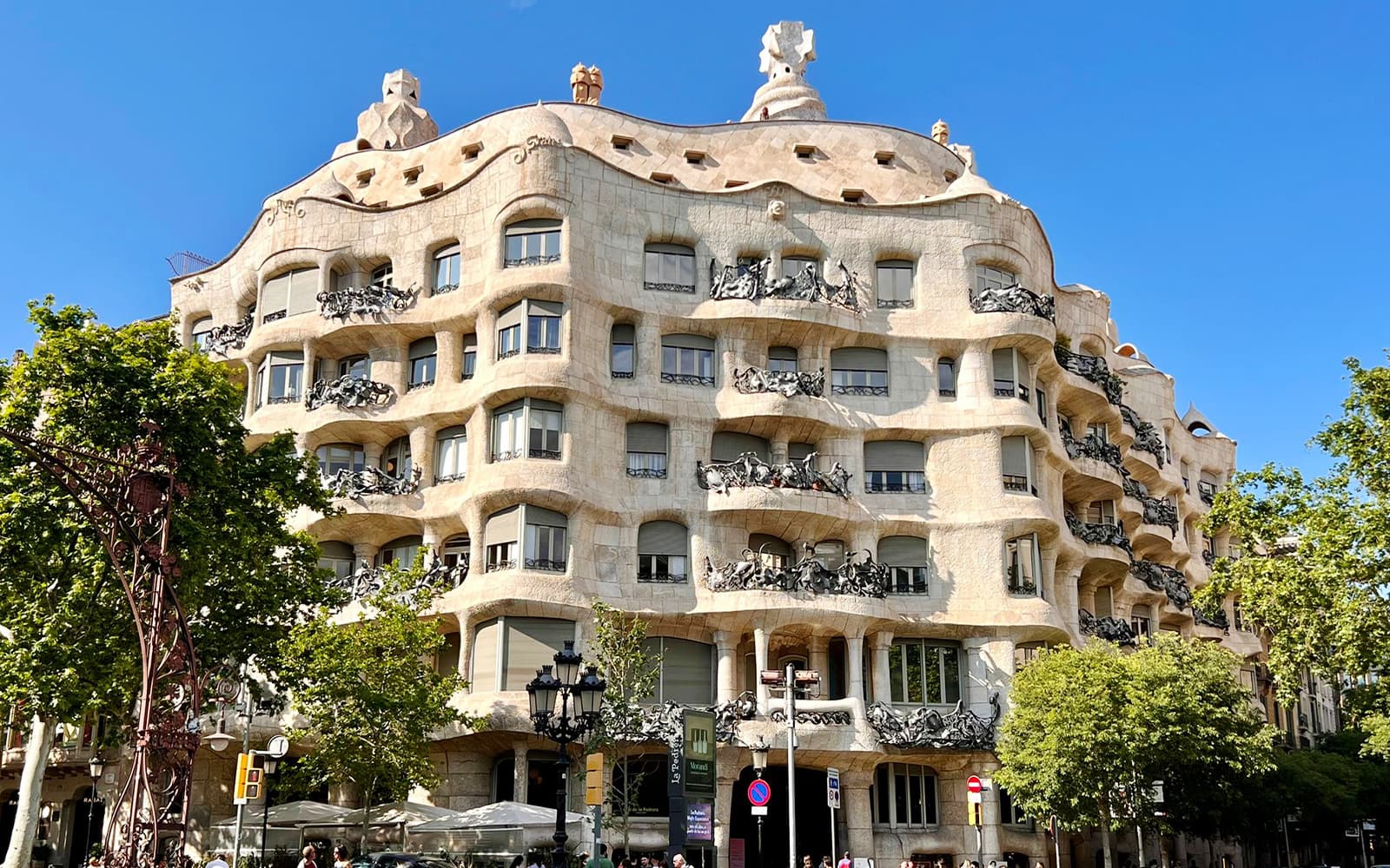 Casa Vicens Korean/Japanese/Chinese-Guided Tour & Casa Mila La Pedrera with Fast-Track Entry