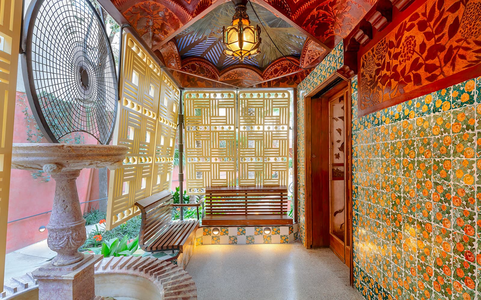 Korean/Japanese/Chinese-Guided Day Tour of Sagrada Familia, Casa Vicens & Casa Mila with Fast-Track Entry tickets in Barcelona - Attractions | TickYourList
