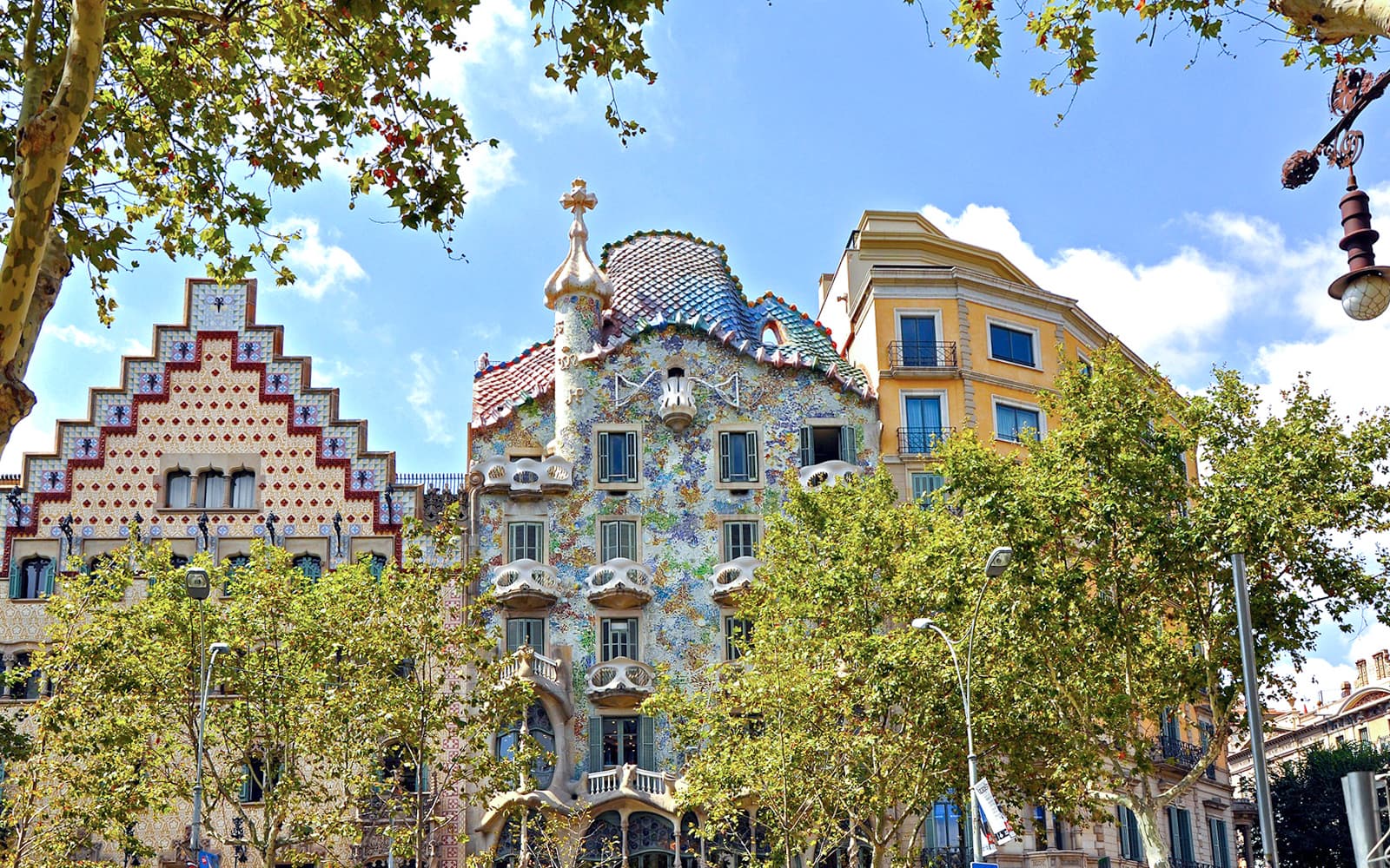 Korean/Japanese/Chinese-Guided Day Tour of Sagrada Familia, Casa Vicens & Casa Mila with Fast-Track Entry tickets in Barcelona - Activities | TickYourList