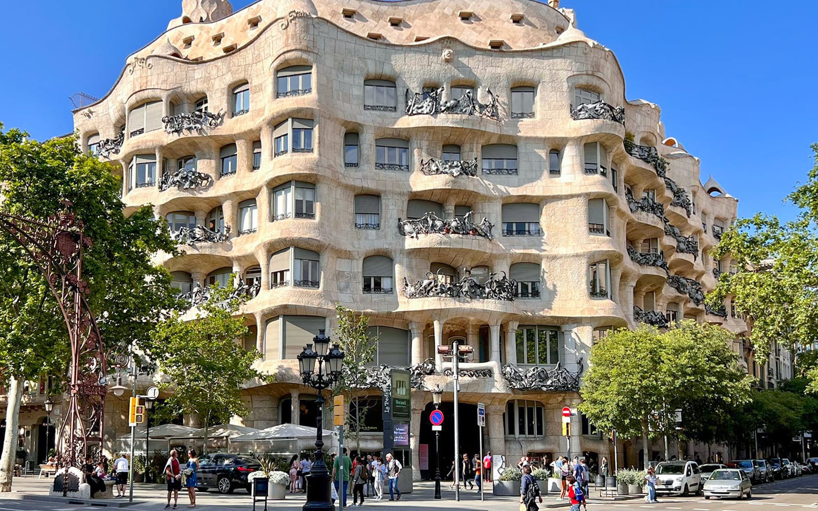 Korean/Japanese/Chinese-Guided Day Tour of Sagrada Familia, Casa Vicens & Casa Mila with Fast-Track Entry tickets in Barcelona - Highlights | TickYourList