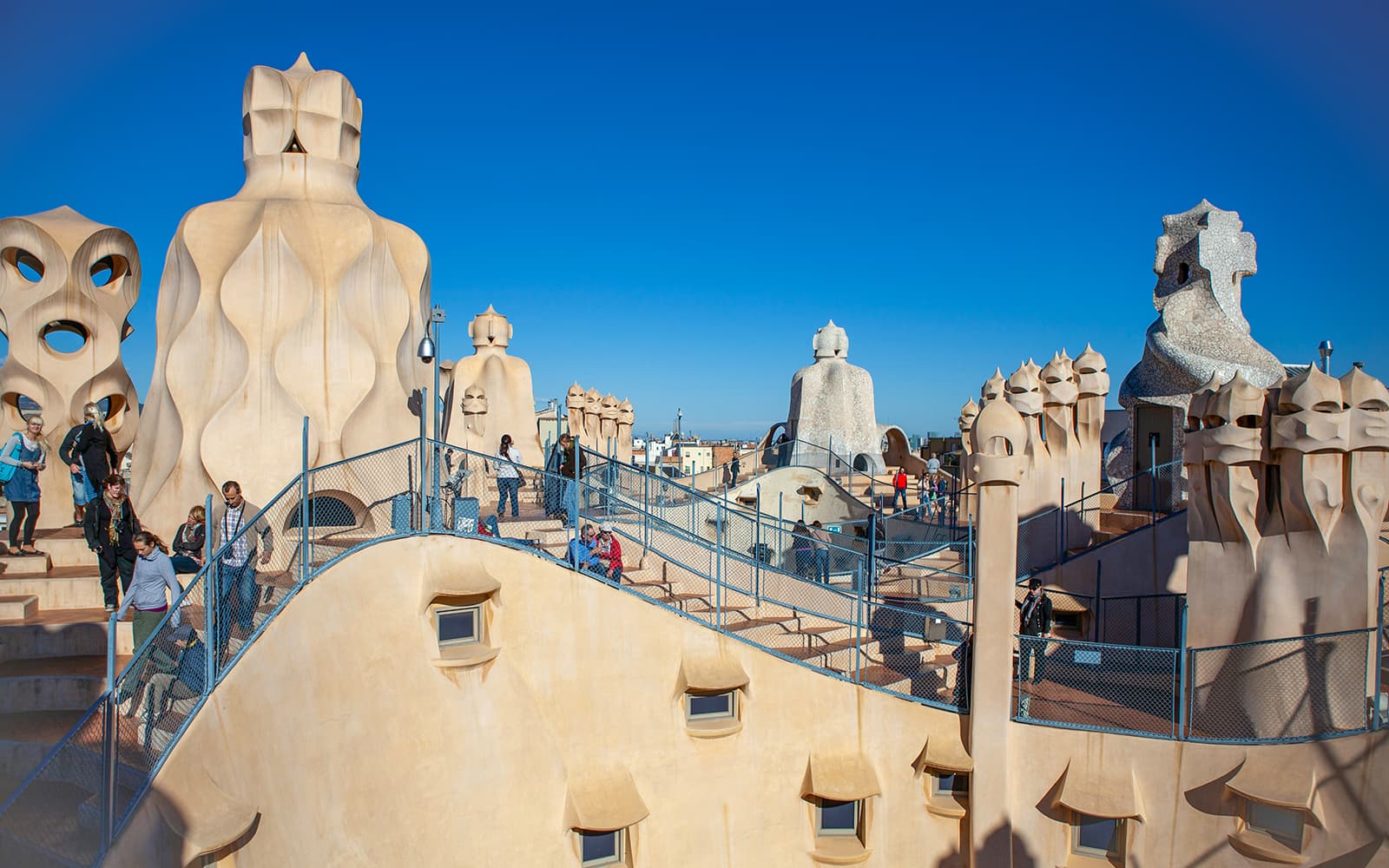 Turbopass Barcelona City Card: 25+ Attractions tickets in Barcelona - Features | TickYourList