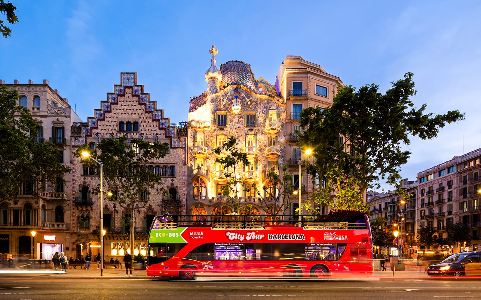 Barcelona Night Bus Tour experience tickets in Barcelona | TickYourList