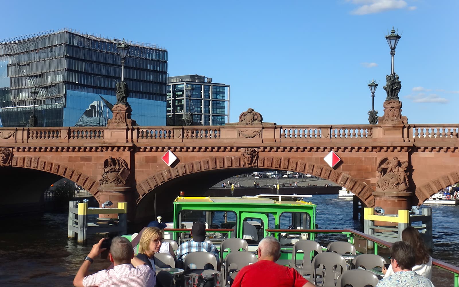 2.5-Hour East-Side-Tour Sightseeing Cruise in East Berlin tickets in Berlin - Features | TickYourList
