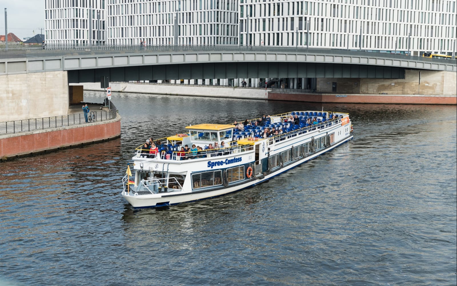 Red Sightseeing Berlin: Hop-On Hop-Off Bus 24/48 hrs & 1 hr Cruise on the Spree (Classic Tour) tickets in Berlin - Highlights | TickYourList