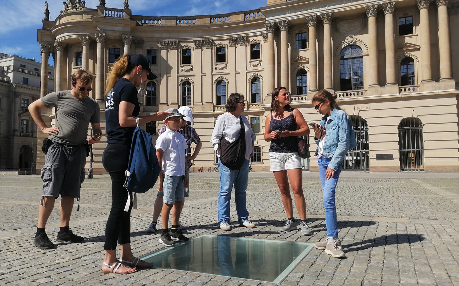 Berlin Walking Tour Pass: 2 Guided & 4 Self-Guided Routes