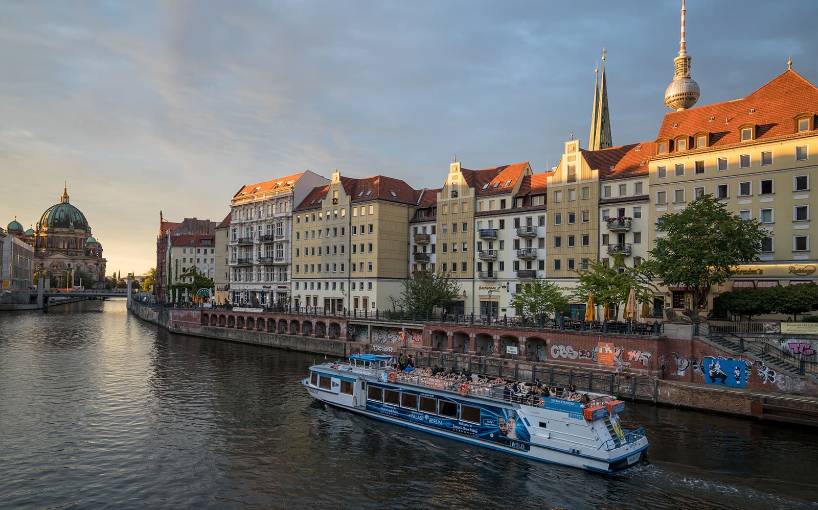 2.5-Hour City Boat Tour – Through the Center of Berlin to The West Harbor tickets in Berlin - Attractions | TickYourList