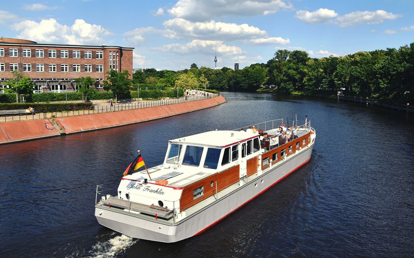 City-Loungefahrt mit dem Schiff in Berlin tickets in Berlin - Attractions | TickYourList