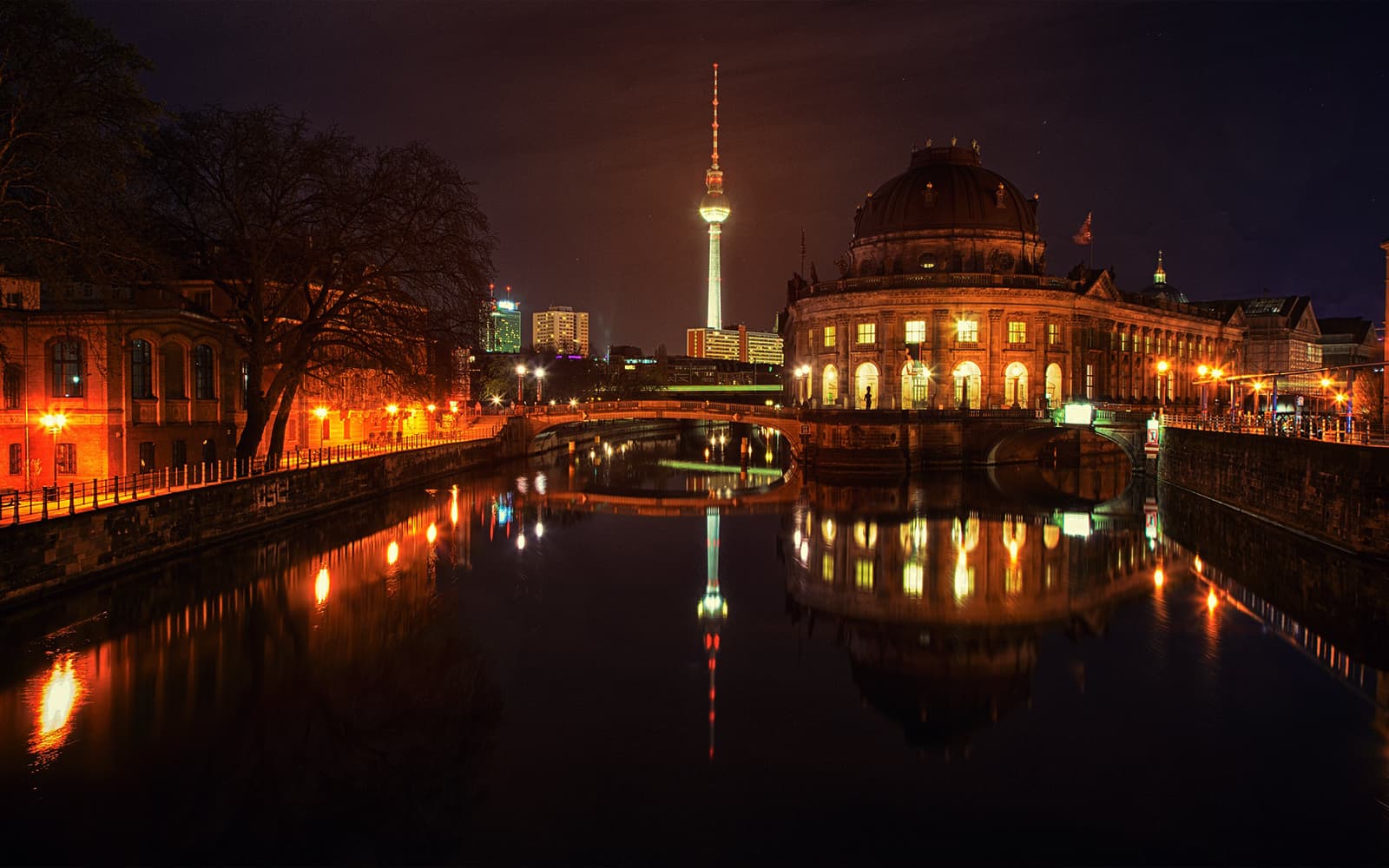 City-Loungefahrt mit dem Schiff in Berlin tickets in Berlin - Full Experience | TickYourList