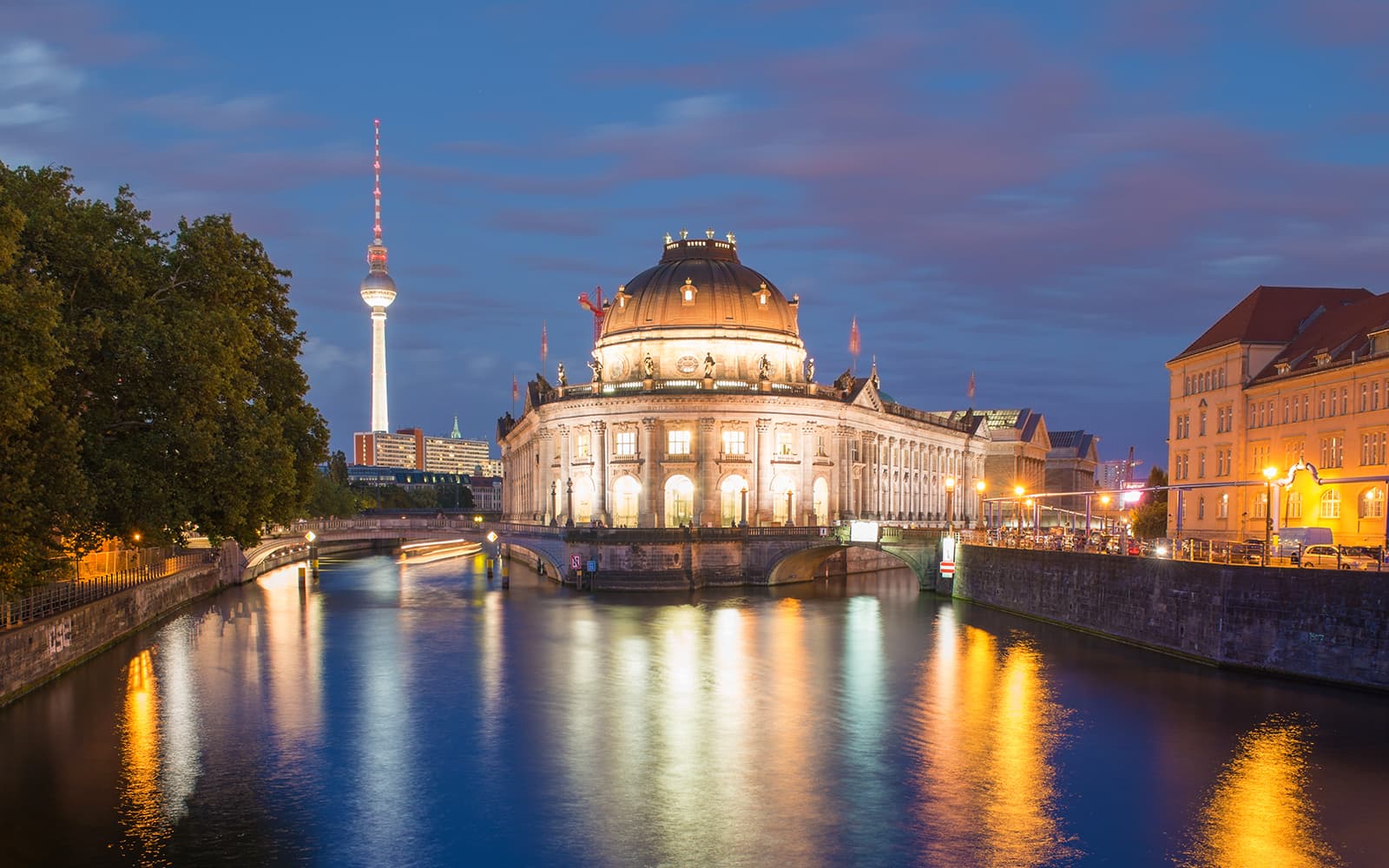 Berlin Evening Lights & Sunset Cruise tickets in Berlin - Features | TickYourList