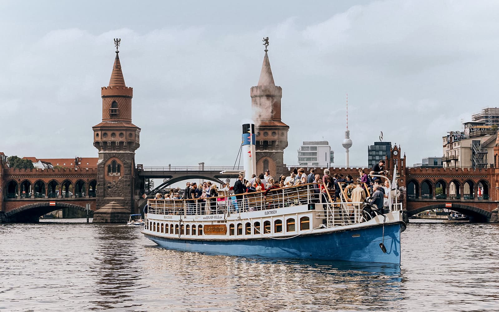 3.5-Hour Berlin Bridge River Cruise