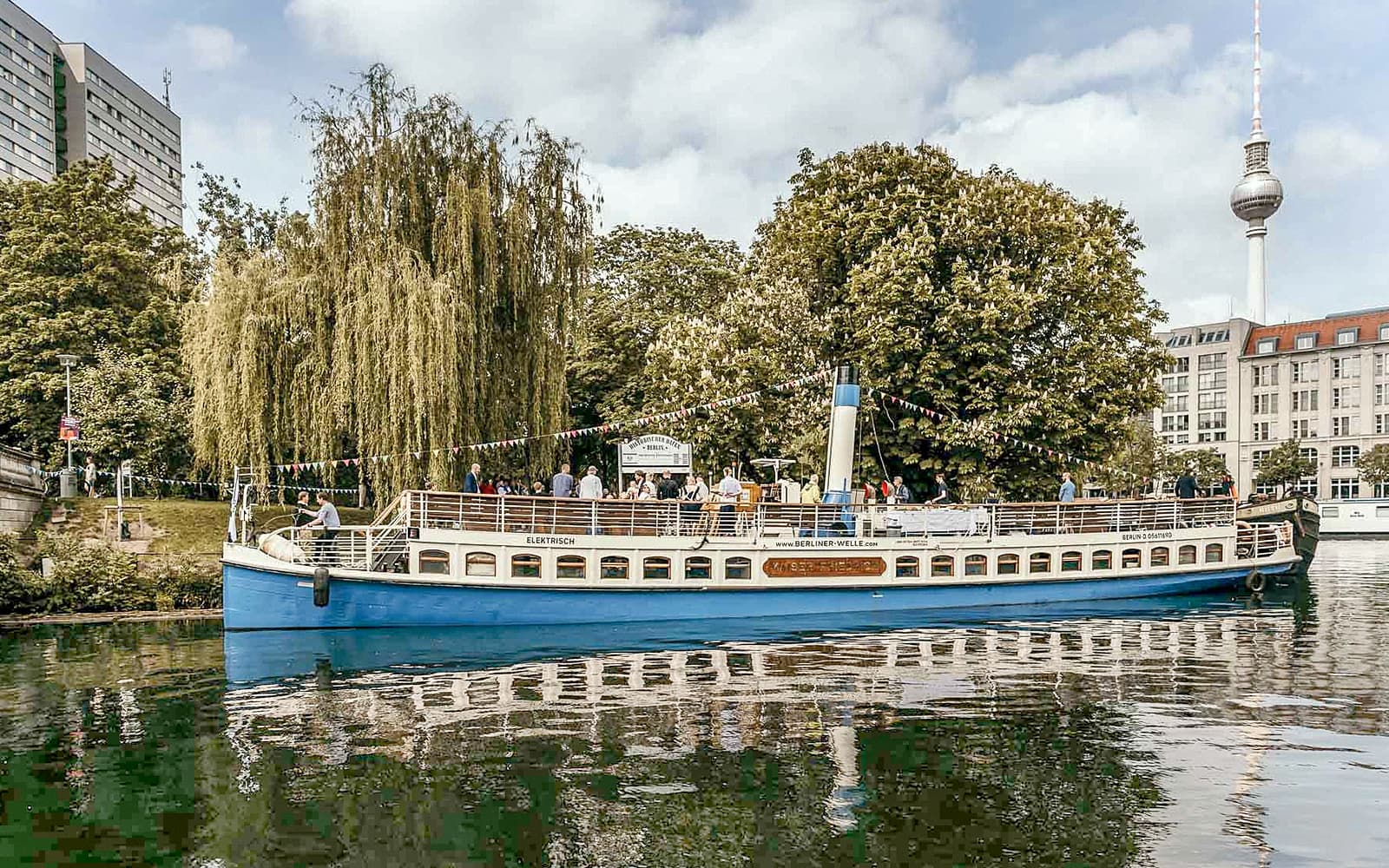 3.5-Hour Berlin Bridge River Cruise tickets in Berlin - Features | TickYourList
