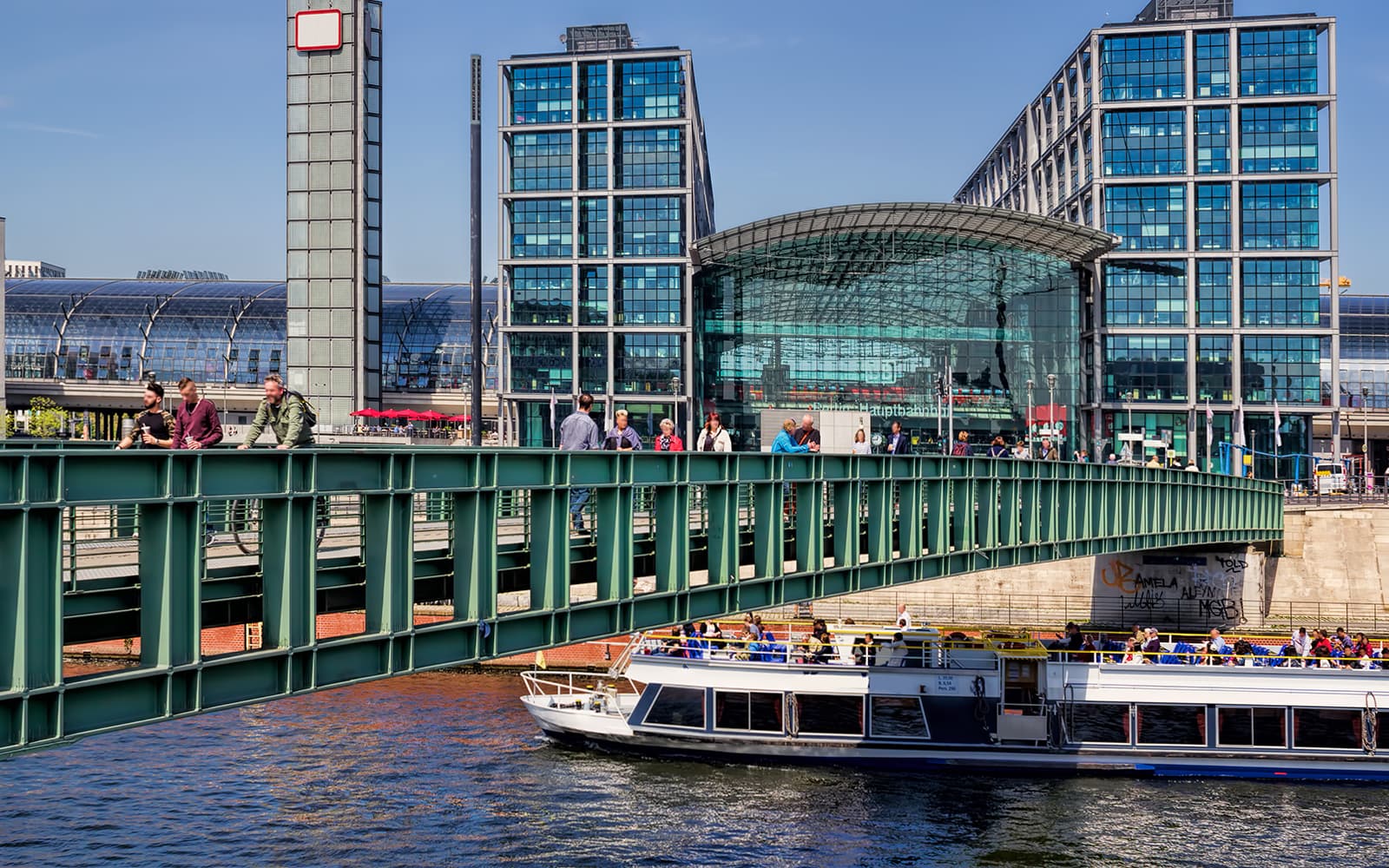 2.5 Hour Christmas Cruise with Welcome Drink in Berlin tickets in Berlin - Highlights | TickYourList