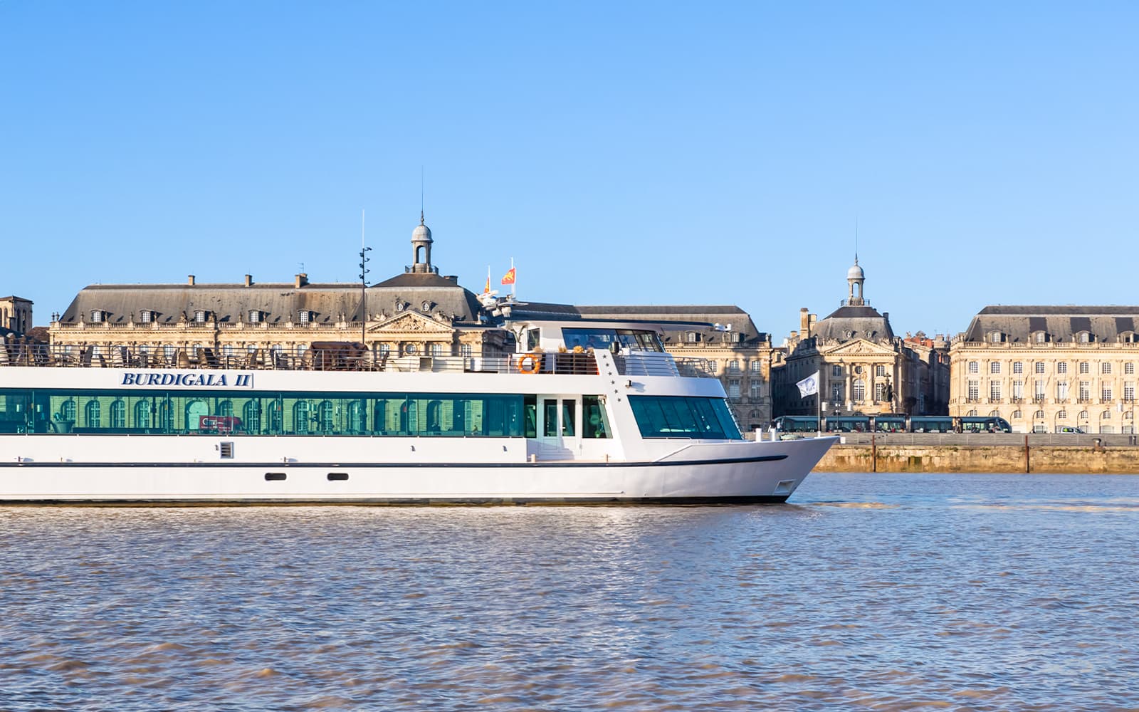 1.5-Hour Bordeaux River Cruise with Wine and Canelé Tasting