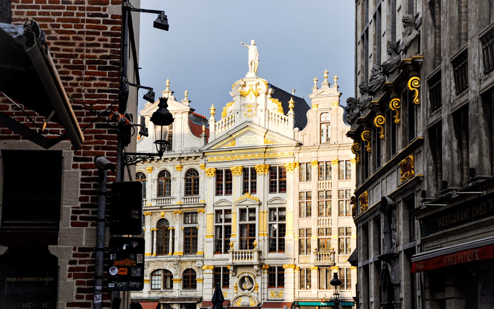 Combo: Brussels Hop-on Hop-off Bus Tour + Ferris Wheel Tickets in Brussels - Features | TickYourList