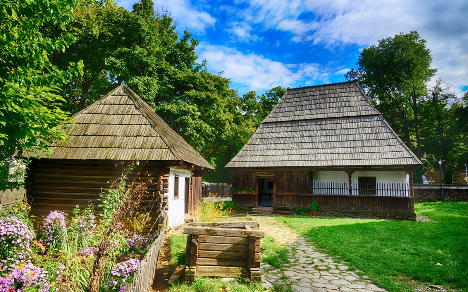 Bucharest City Sightseeing With Tour of Village Museum - Small Group
