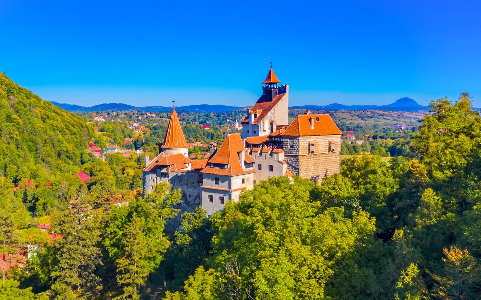 From Bucharest: Bran Castle, Peles Castle & Brasov Full-Day Guided Tour