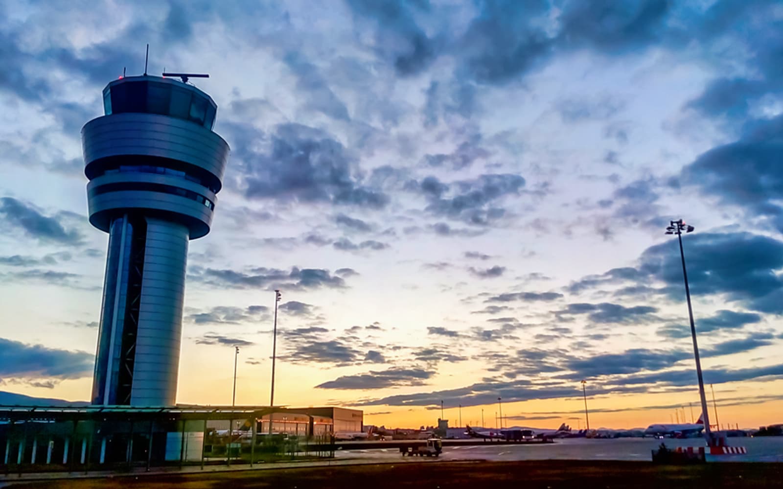 Private Bucharest Round-Trip Airport Transfers