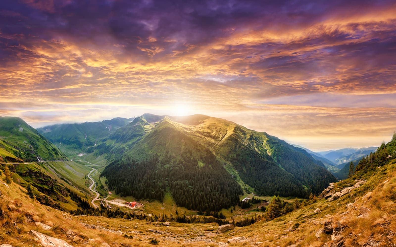 Transfagarasan, Targoviste & Poenari Castle: Day Trips from Bucharest