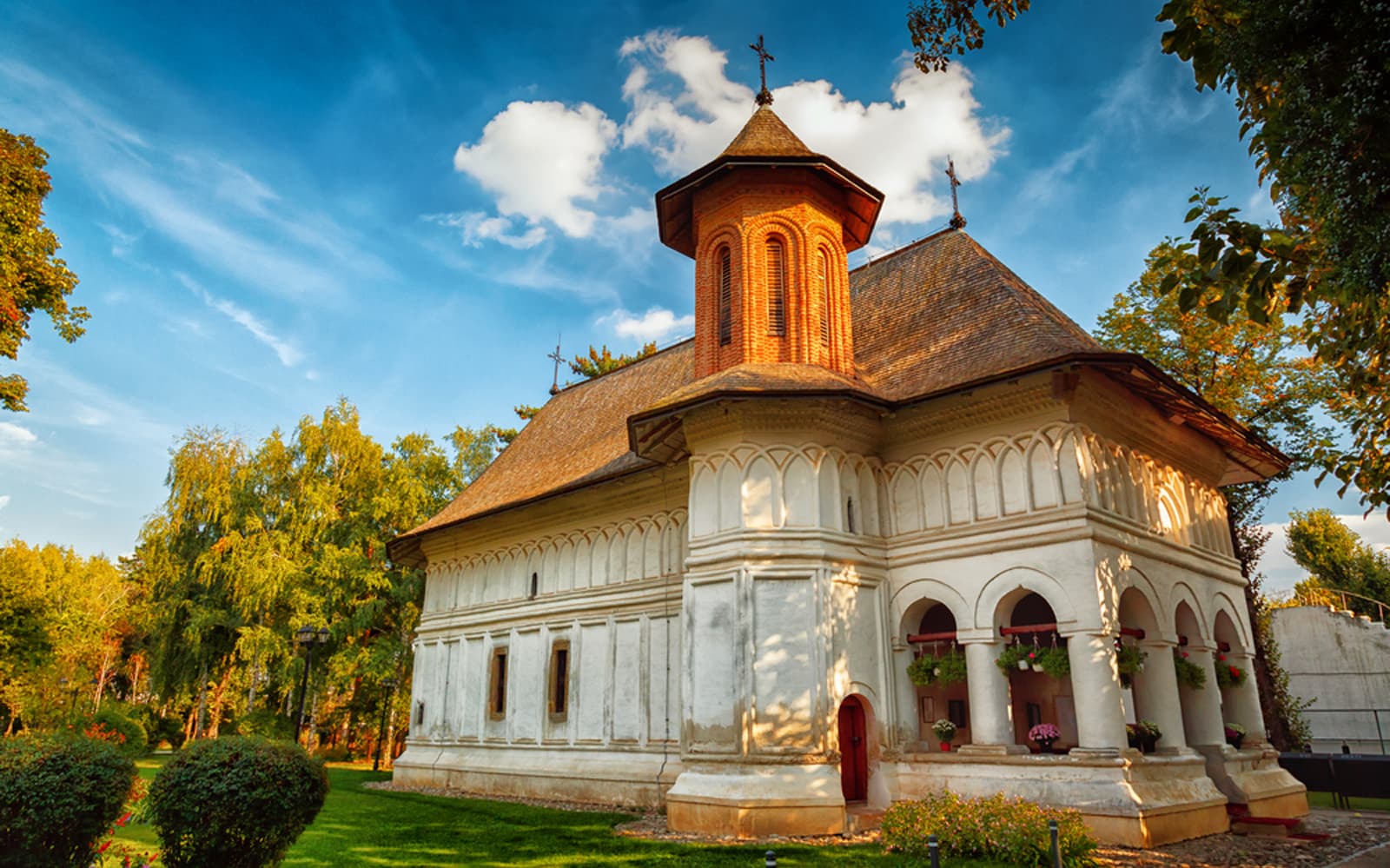 Half-Day Trip To Snagov Monastery & Mogosoaia Palace – Small Group/Private Tour