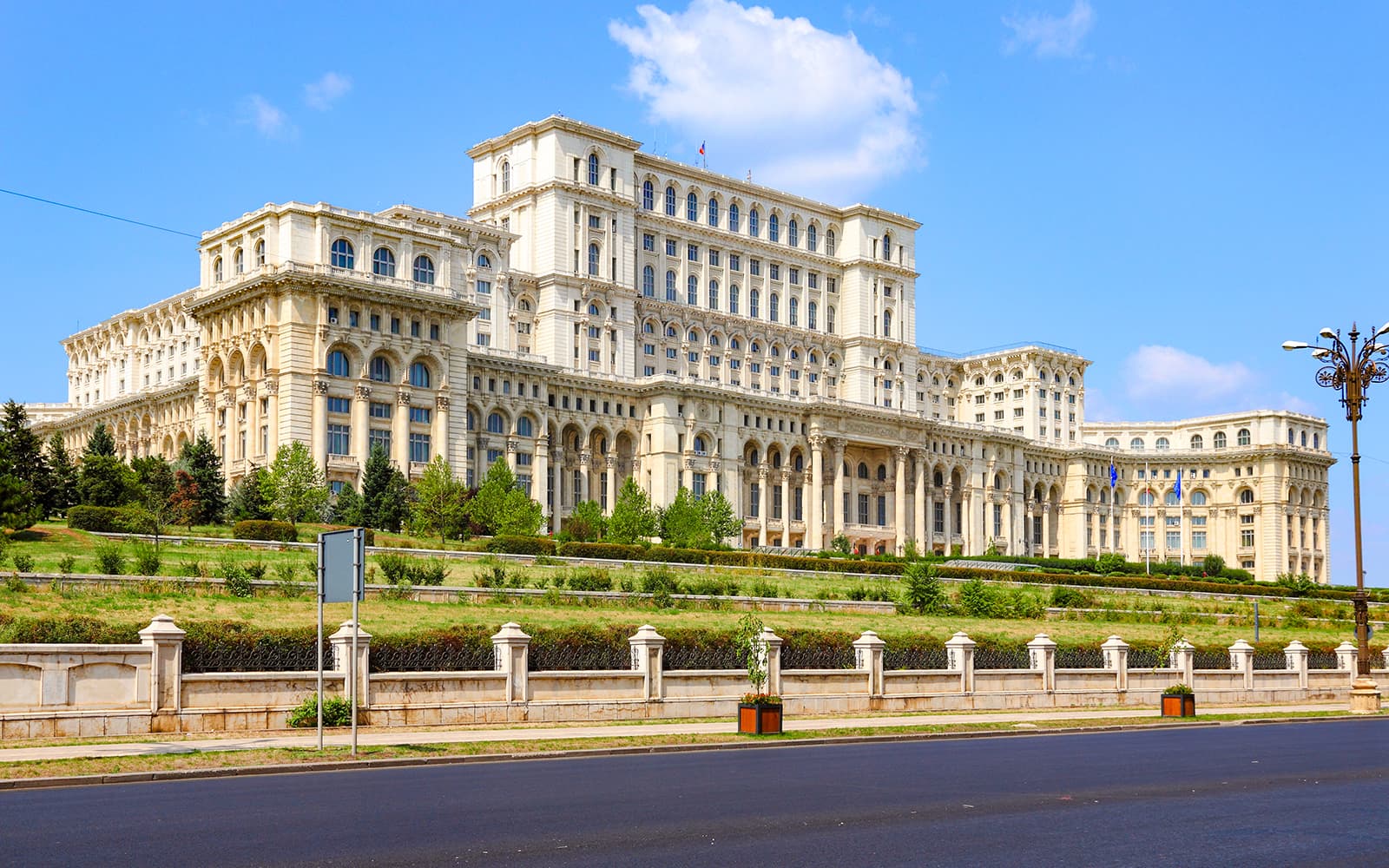1-Hour Palace of Parliament Skip-the-Line Guided Tour