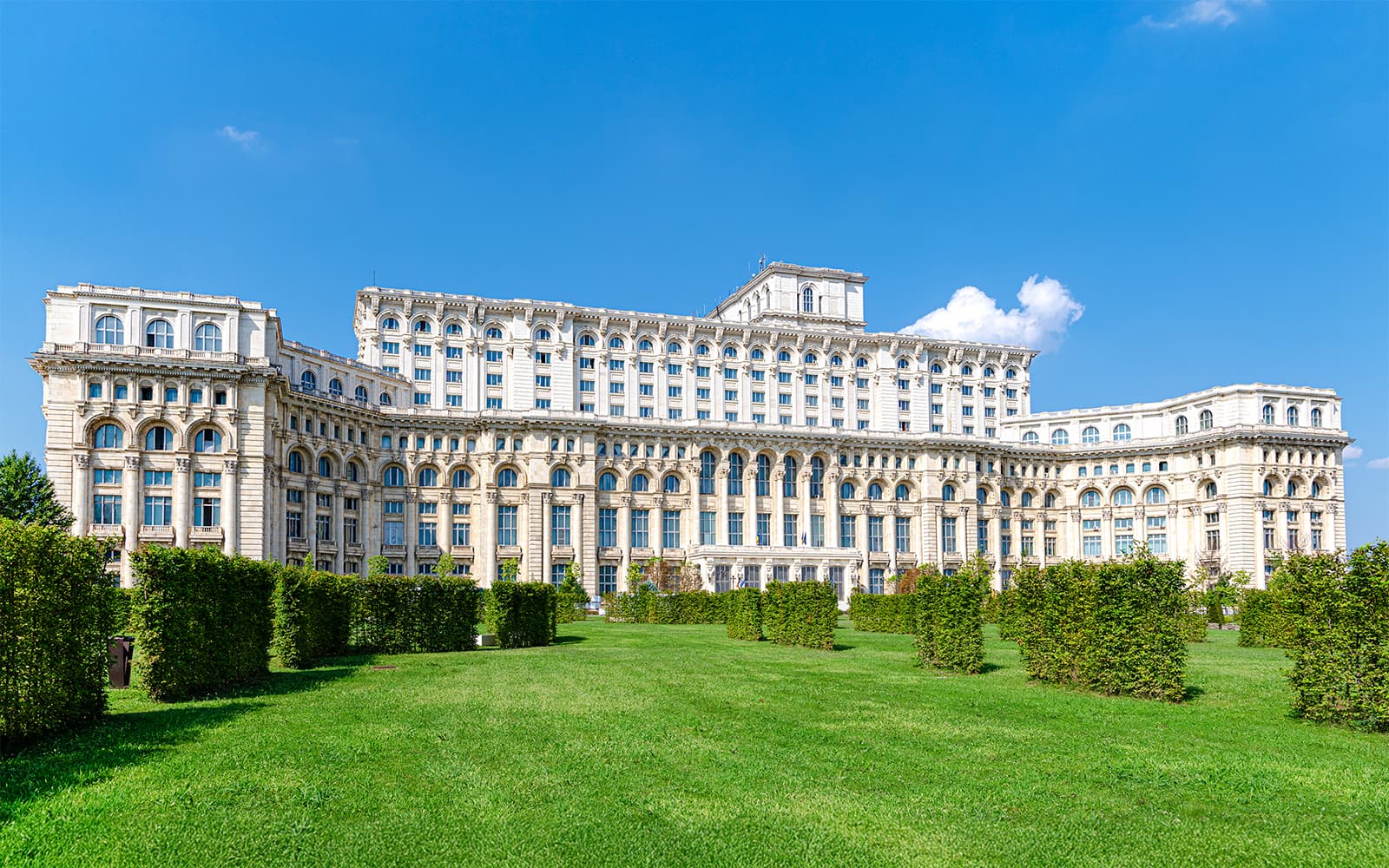 Bucharest Tour: Palace of the Parliament, Ceaușescu Mansion & Village Museum