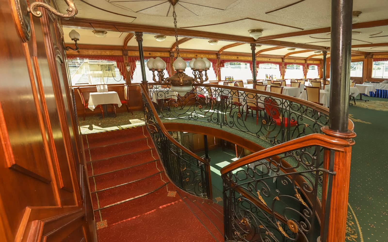 Budapest: Dinner Cruise with Live Music & Folklore Show tickets in Budapest - Features | TickYourList