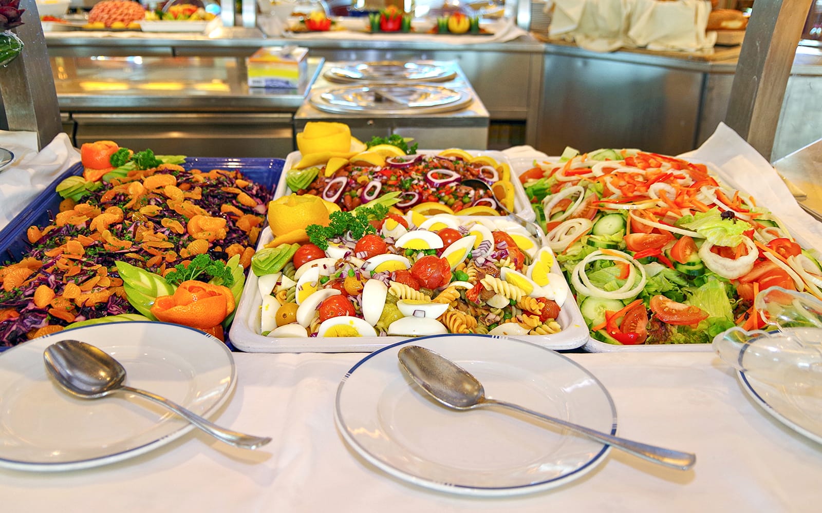 Budapest: Late Night Dinner Cruise & Live Music tickets in Budapest - Activities | TickYourList