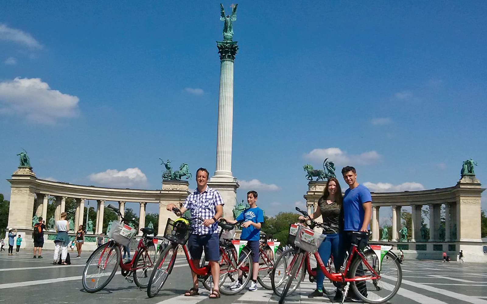 Budapest Small Group City Tour by Bike
