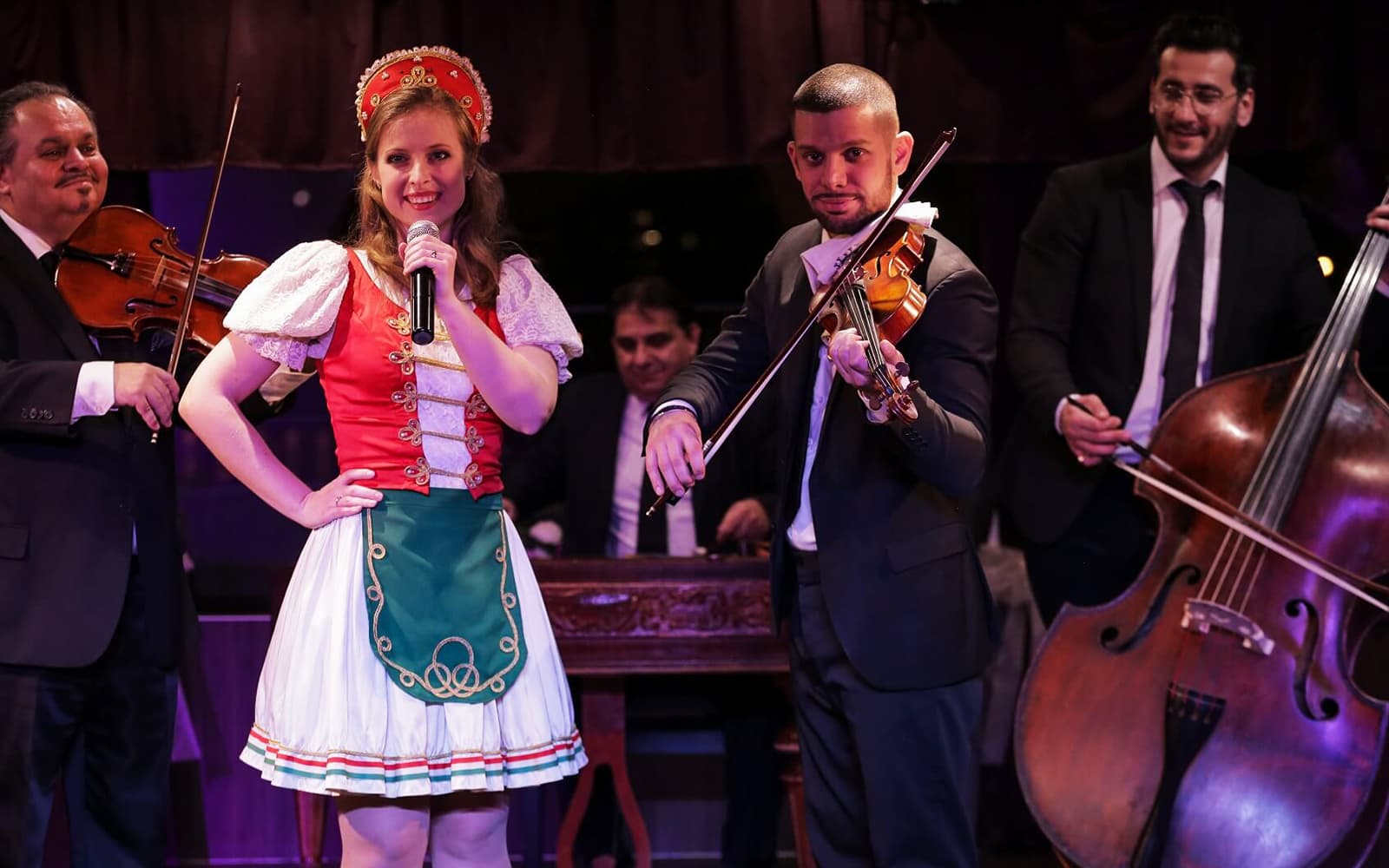 Budapest Dinner Cruise with Folklore Show tickets in Budapest - Features | TickYourList