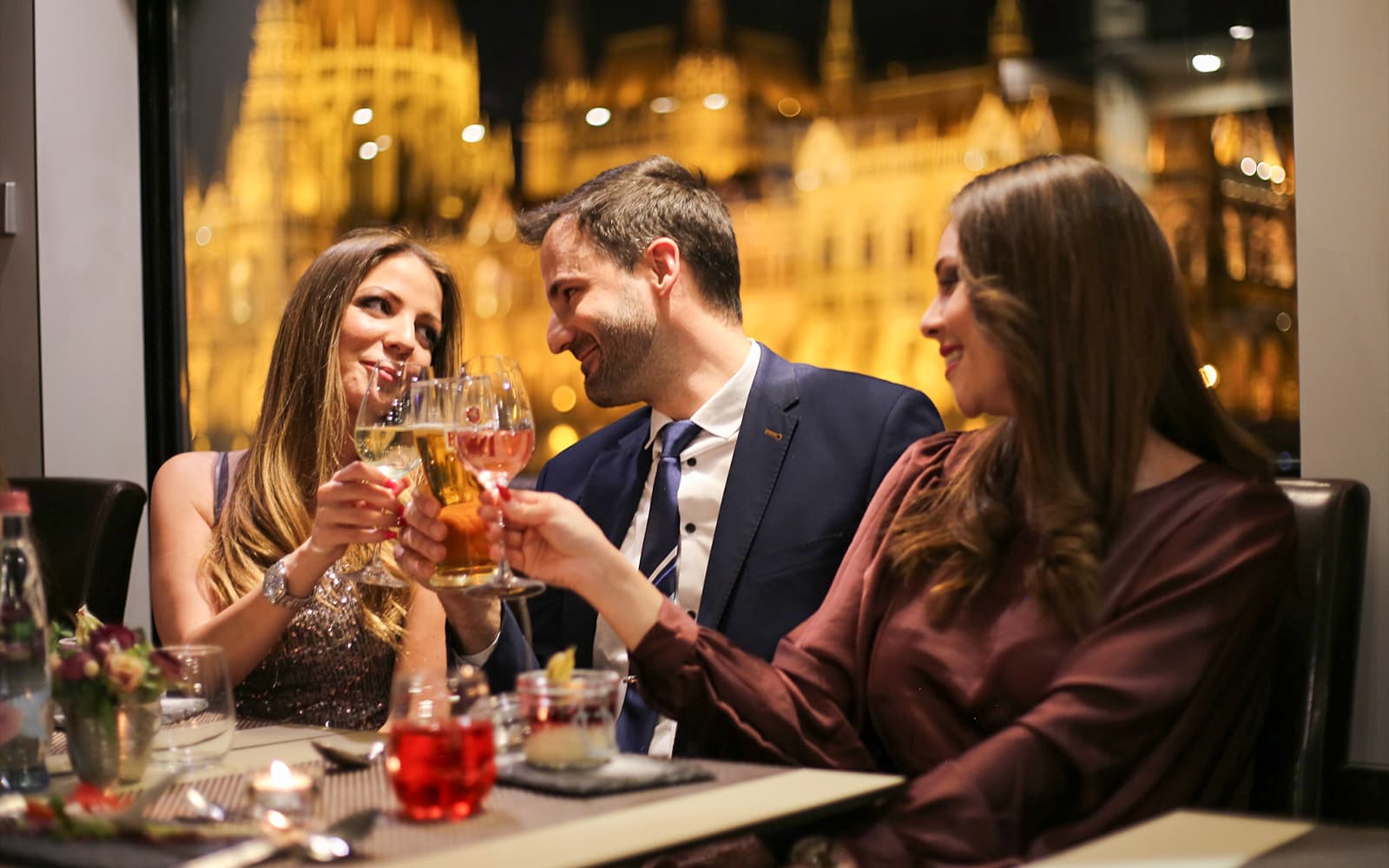 Budapest Dinner Cruise with Piano Battle Show tickets in Budapest - Features | TickYourList